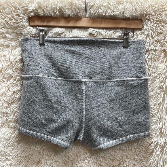 Lululemon athletica gray boogie shorts, without any tags, size 10 - Picture 16 of 16